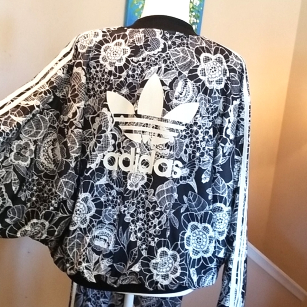 FARM × ADIDAS Florido Batwing Battenberg Lace B & W SUPERSTAR Cape  Leggings SET - Picture 13 of 16
